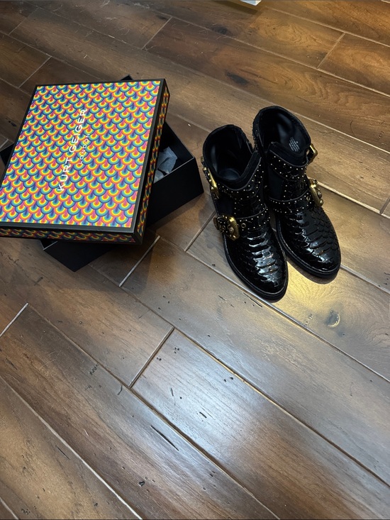 Kurt Geiger Shoes - Gorgeous Kurt Geiger Black Studded Patent Leather women’s Boots
